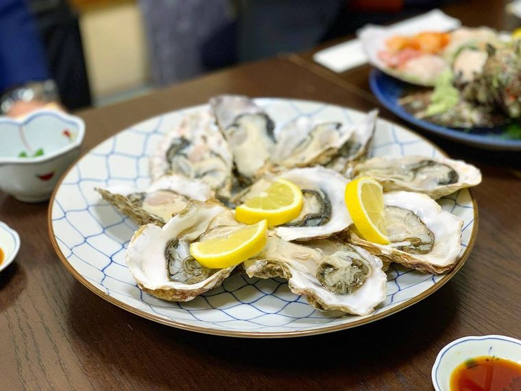 貝料理専門店 はまぐりの生カキ