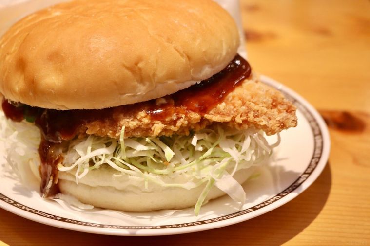 コメダ珈琲店の鶏タツタバーガー