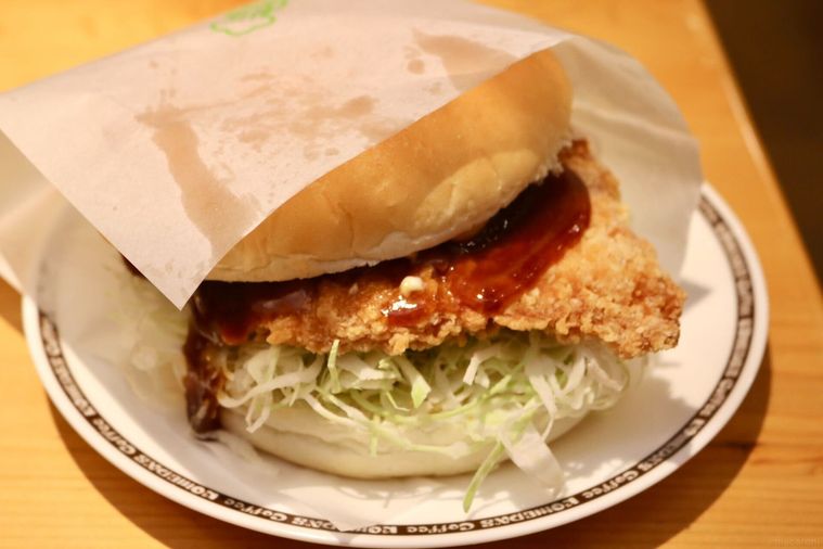 コメダ珈琲店の鶏タツタバーガー