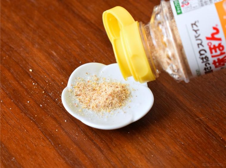 小皿に出した味ぽんスパイス
