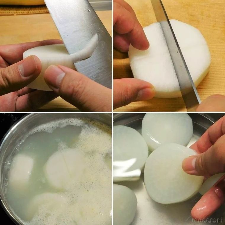 大根を米のとぎ汁で下ゆでする様子