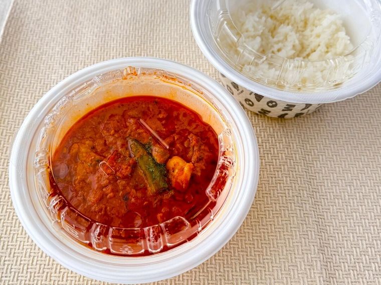 「マフェ」とご飯のパッケージ
