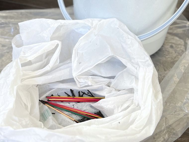 花火のゴミとバケツ