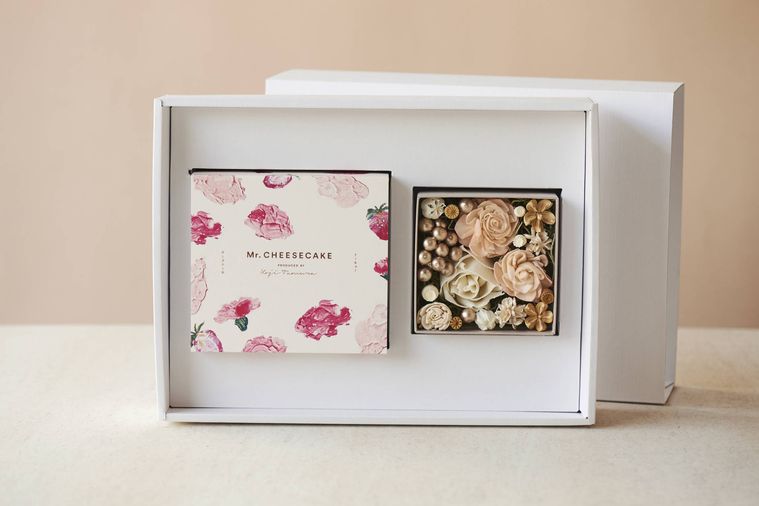 Mr. CHEESECAKE assorted 4Cube BloomFlower Box