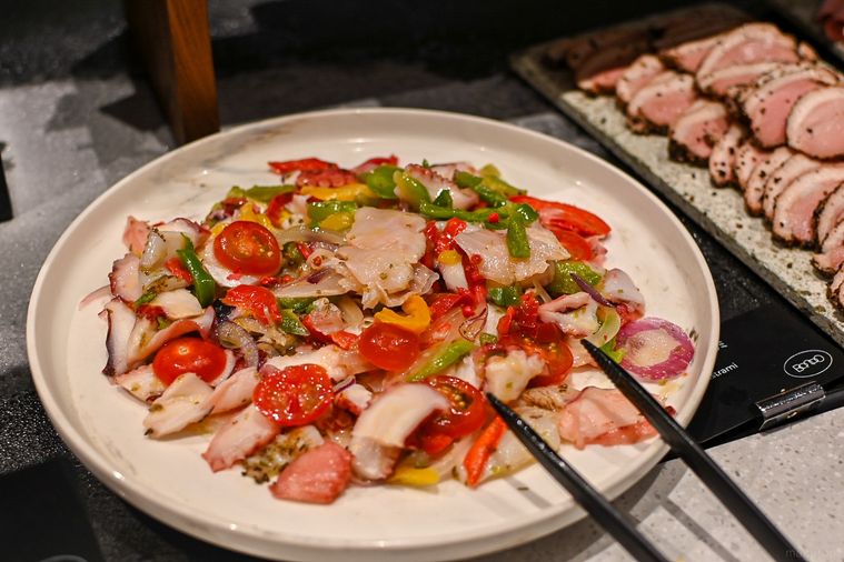 ブッフェの料理のアップ