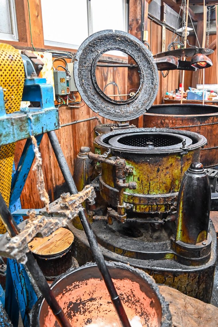 堤淺吉漆店の機械