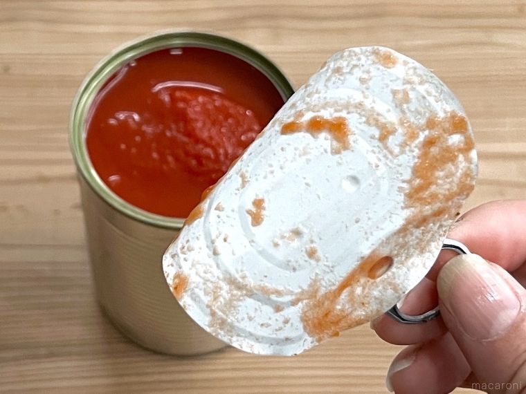 缶詰のフタを開けた様子