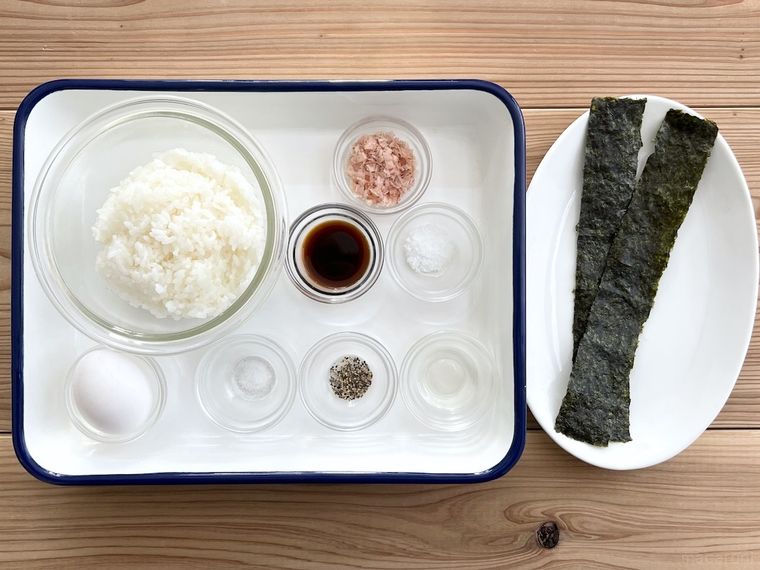 目玉焼きおにぎりの材料