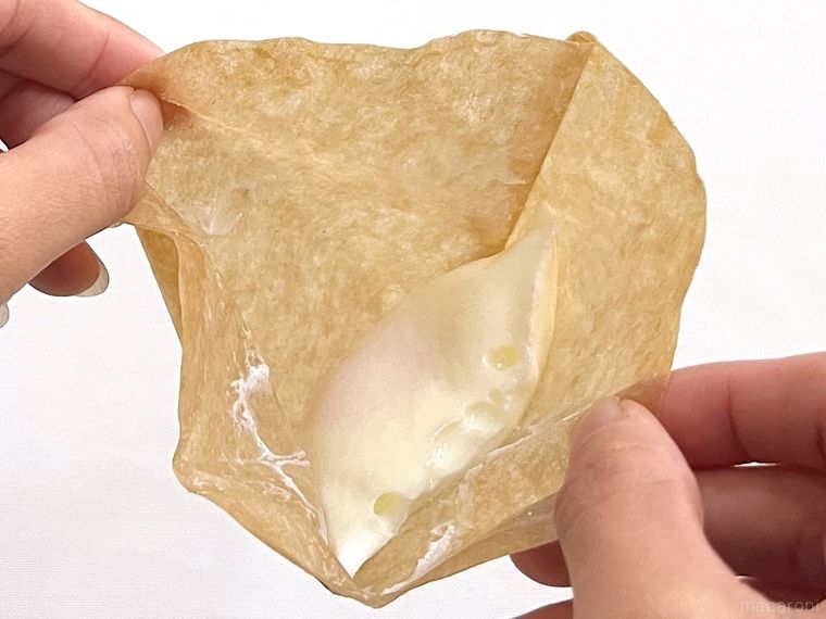 コーヒーフィルターでポーチドエッグを作った様子