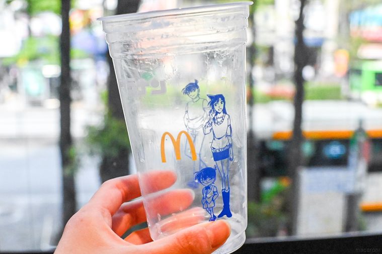 カップのデザインのアップ