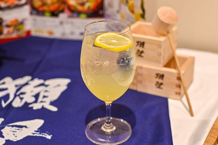 ロイヤルホストで獺祭ペアリング。瀬戸内・四国の食材を使った限定メニューを食べ比べの画像