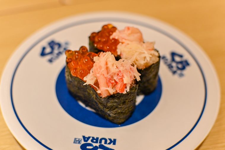 蟹といくらの軍艦のアップ