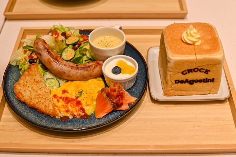 プレートと食パンのセット