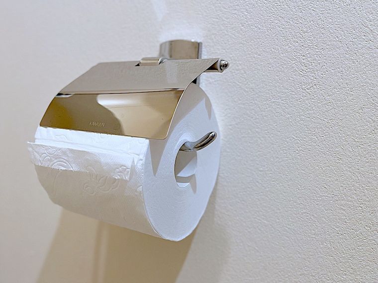 コストコのトイレットペーパーをホルダーに設置したところ