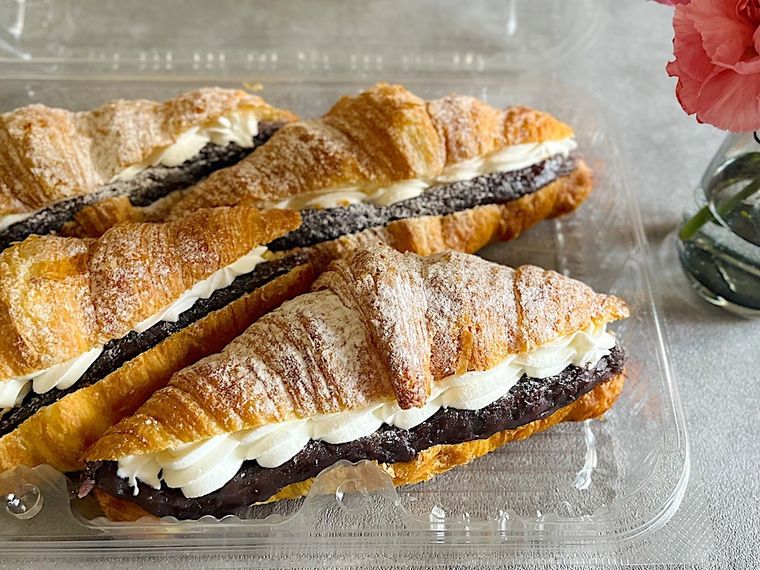 コストコのあんホイップクロワッサンをアップで見たところ