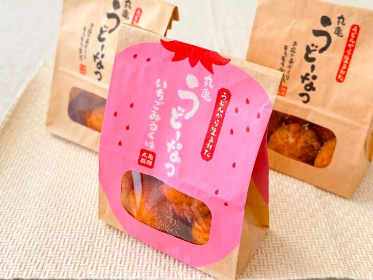 丸亀うどーなつ3種類のパッケージが並んでいる様子