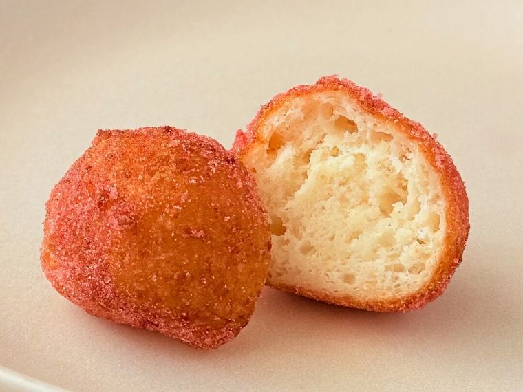 丸亀うどーなつ いちごみるく味の断面