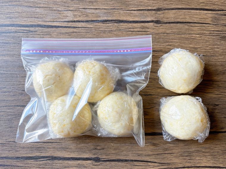 まんじゅうを保存する様子