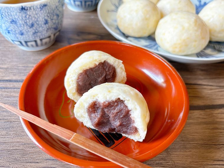 まんじゅうを取り皿に取った様子