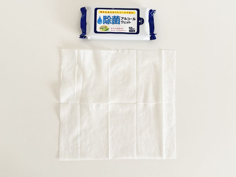 キャンドゥミニミニ除菌アルコールウェットのパッケージと中身