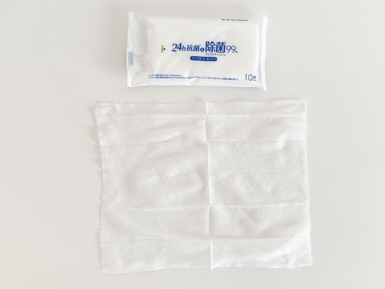 ダイソーノンアル除菌ポケットウェット10枚、4パック、抗菌の中身を広げた様子