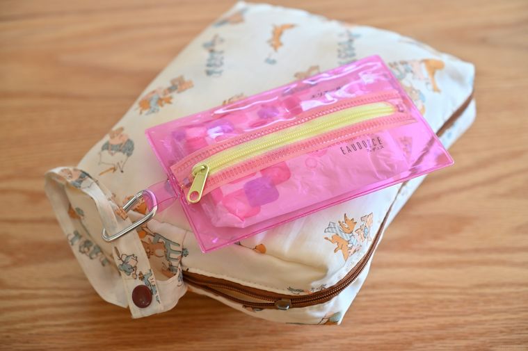 オムツポーチにつけたポケットティッシュケース