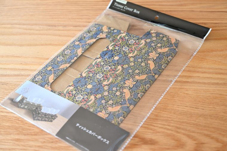 組み立て前の紙製ティッシュケース