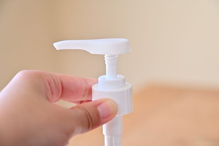 ノズルがあがったシャンプーボトルのポンプ