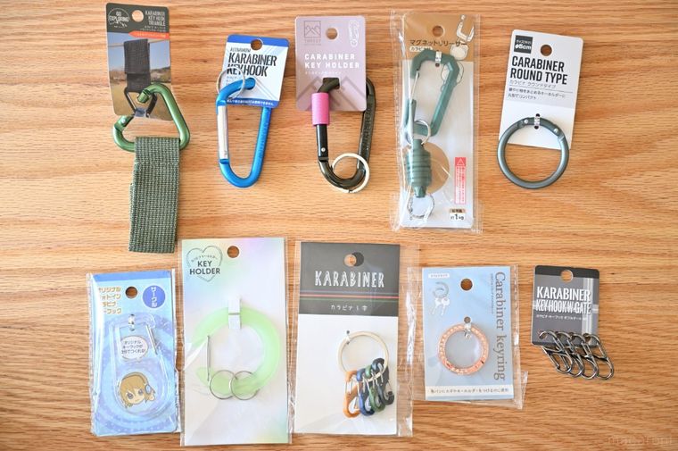 セリアにある10種類のカラビナを並べた