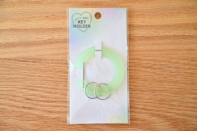 セリアにあるグリーンの丸型カラビナ