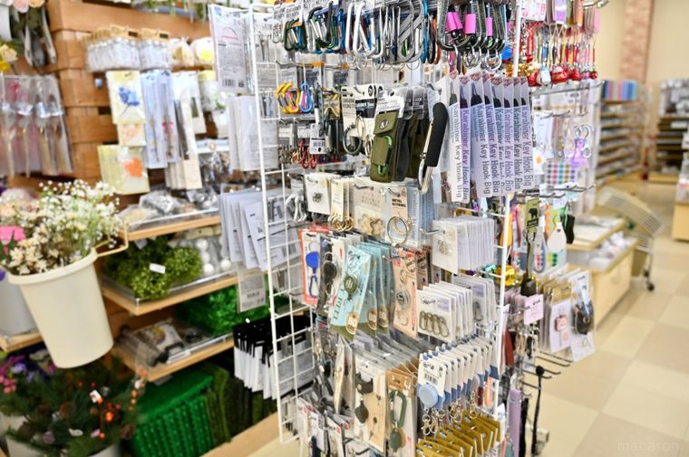 セリアのカラビナ売り場