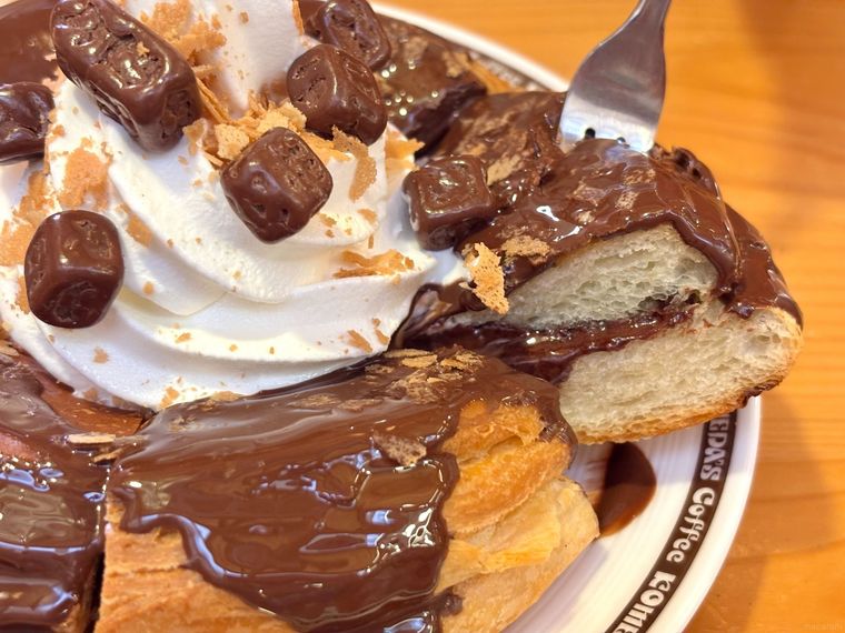 チョコノワール Made with KITKATRの断面