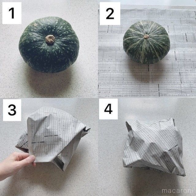 かぼちゃをまるごと新聞紙で包む様子