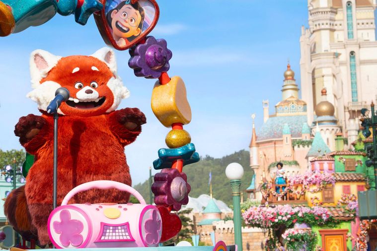 フロートにのるキャラクターのアップ