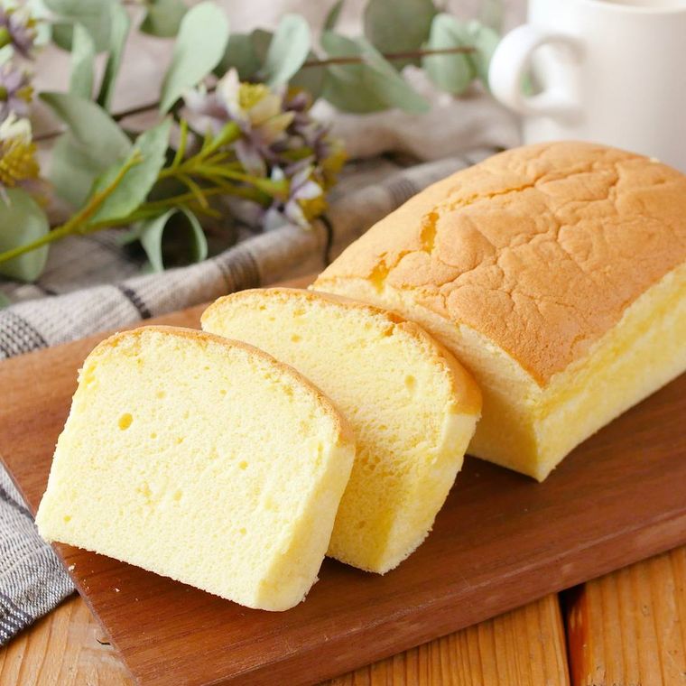 木のトレーにのせた台湾カステラ