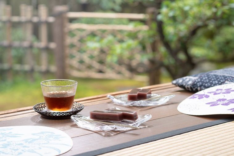 見た目にもすずやかな水ようかんとドリンク