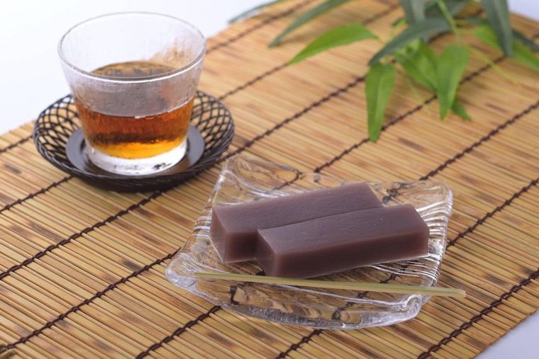 見た目にもすずやかな一枚流しの水ようかん