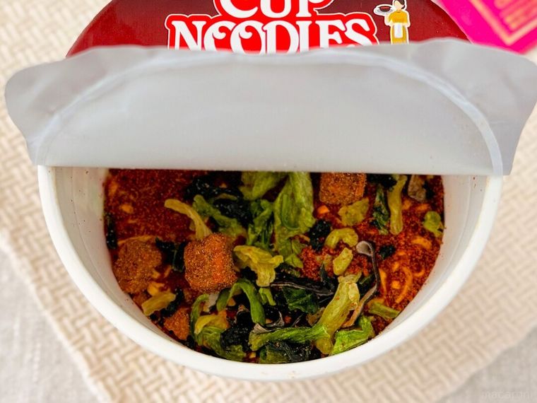 カップヌードル 14種のスパイス麻辣湯の蓋を開けた様子