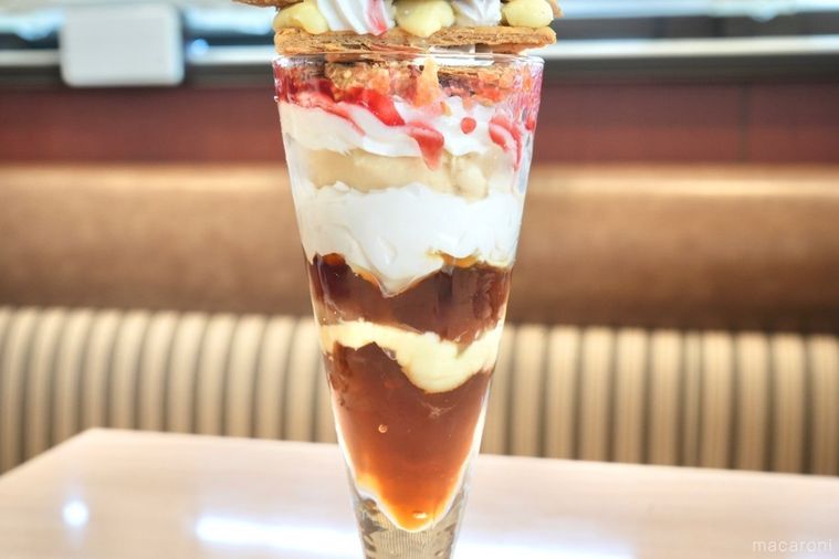 ファミリーレストランジョナサンとハーゲンダッツアイスのタイアパフェのアールグレイゼリー部分