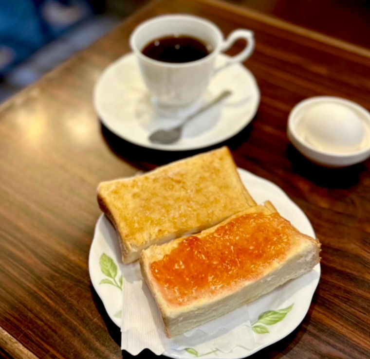 珈琲専門店 リヴォリのコーヒーとトースト、ゆで玉子のモーニングセット
