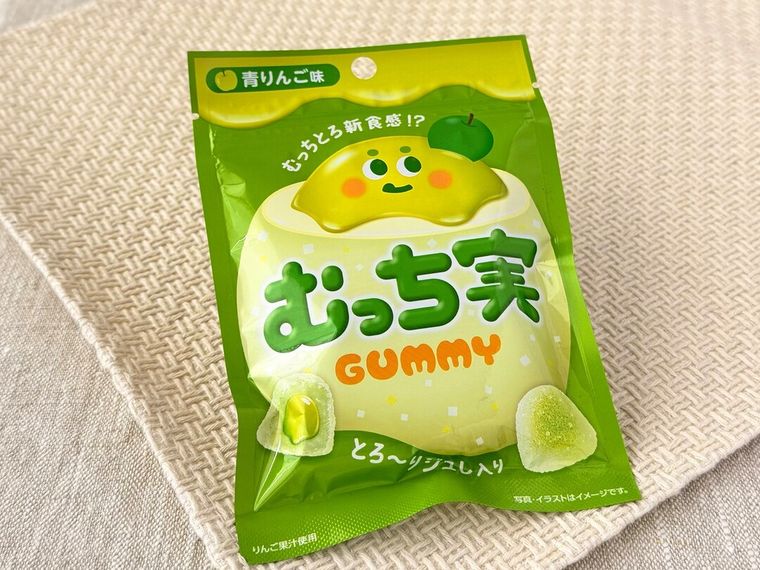 「むっち実グミ 青りんご味」のパッケージ