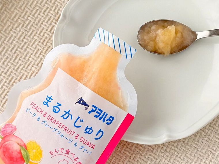 「まるかじゅり ピーチ＆グレープフルーツ＆グァバ」のパッケージと中身