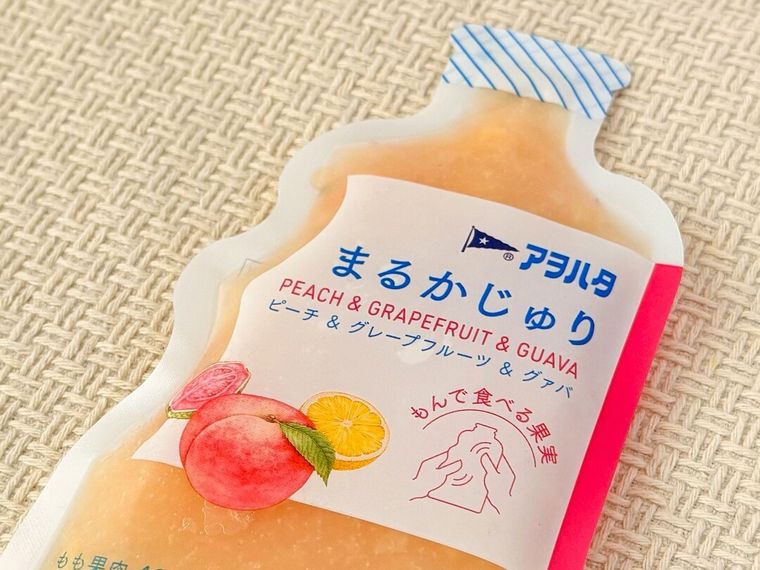 ピーチやグァバなどのイラストが描かれた「まるかじゅり ピーチ＆グレープフルーツ＆グァバ」