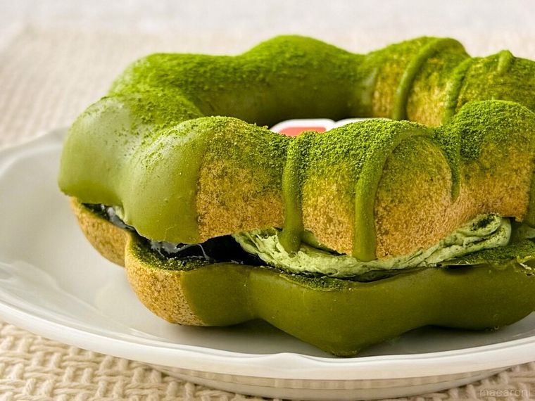 抹茶ホイップがサンドされたポン・デ・宇治抹茶 贅沢五重奏