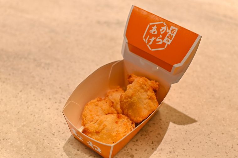 箱に入った唐揚げ