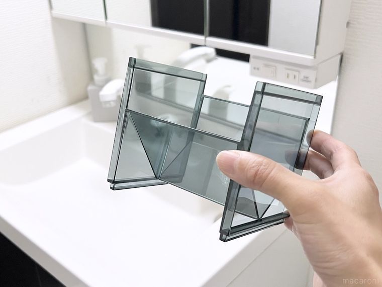 「ティータイムラック」を手で持っている様子