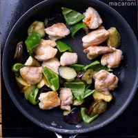 【作り方】鶏ももとなすとピーマンの甘辛炒め