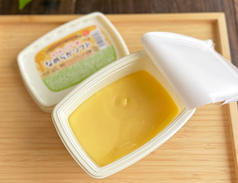 はちみつバター風なめらかソフトのフィルムをはがした写真