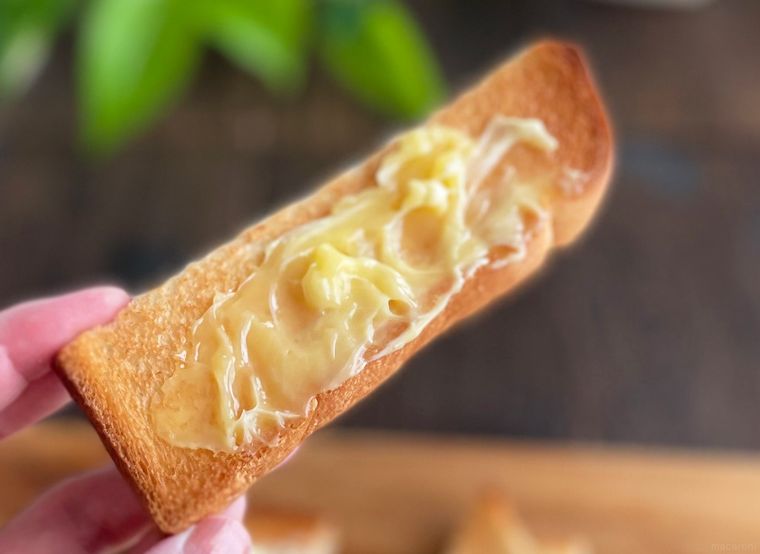 はちみつバター風なめらかソフトを塗ったトースト