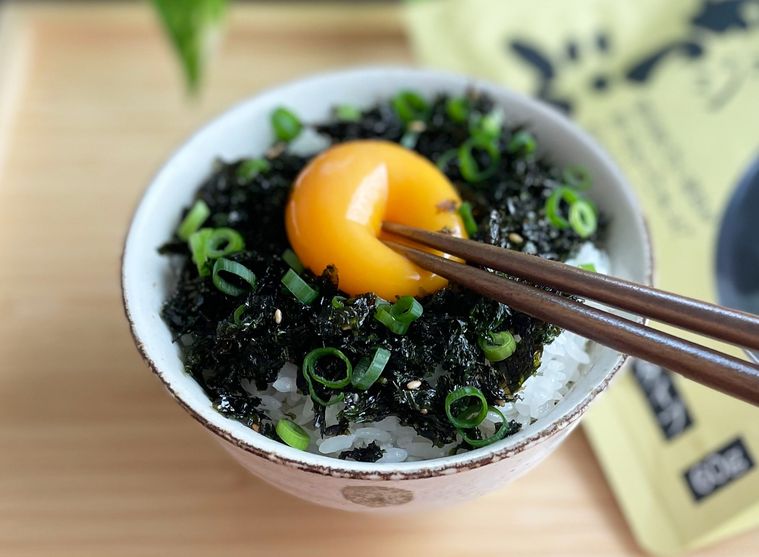 業務スーパーの韓国のりで作った卵かけご飯